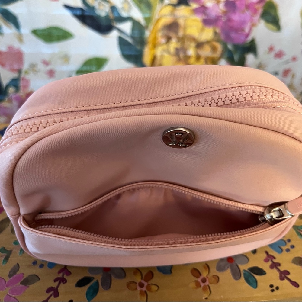lululemon athletica City Essentials Pouch Mini 2L - Picture 5 of 10